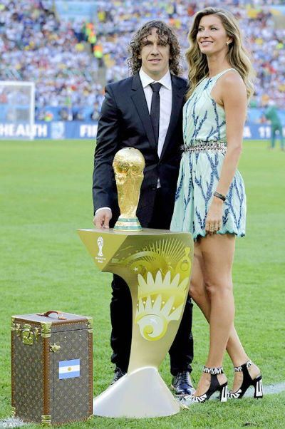 Supermodel Gisele Bundchen unveils the FIFA World Cup Trophy in a  personalized Louis Vuitton travel case, accom…
