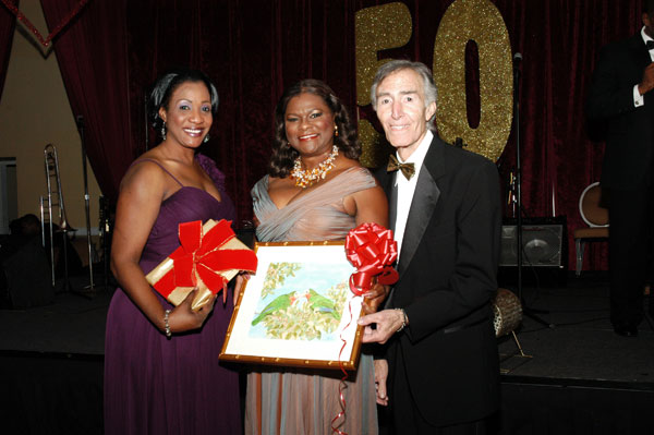 HB-Mrs.-Loretta-Thomas-wins-10th-prize-presented-by-Ms.-Nellie-Brown-jj-photography.jpg